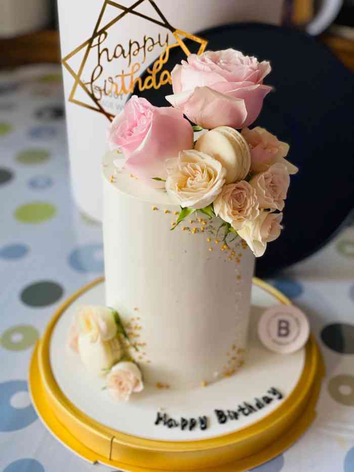 biteology artisan cakes-"蛋糕形状真是漂亮,凹造型和在众人炫耀真是