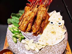 -何师烧烤Pro ·江湖川菜·小龙虾·精酿啤酒(太古里旗舰店)