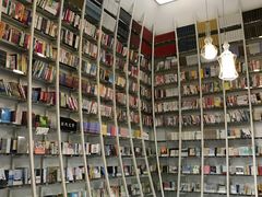 -钟书阁(松江泰晤士小镇店)