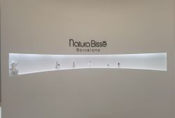 -微笑雨嘉造型护肤