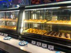 面包甜点陈列柜-帝企鹅自助餐厅•儿童岛•真企鹅(长隆企鹅酒店)