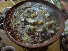 炭炉骟鸡煲-威邵鸡煲(西华路总店)