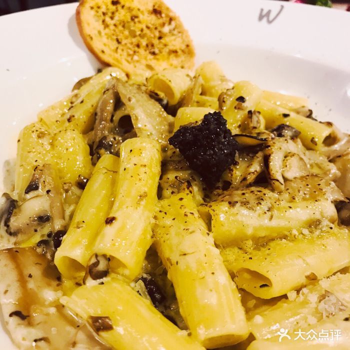 win house(月星环球港店)黑松露粗管面图片 - 第7张