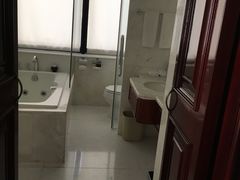 -深圳富苑皇冠假日套房酒店