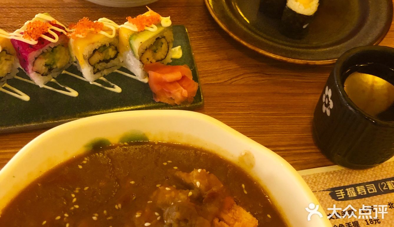 学校附近新开的一间日料店