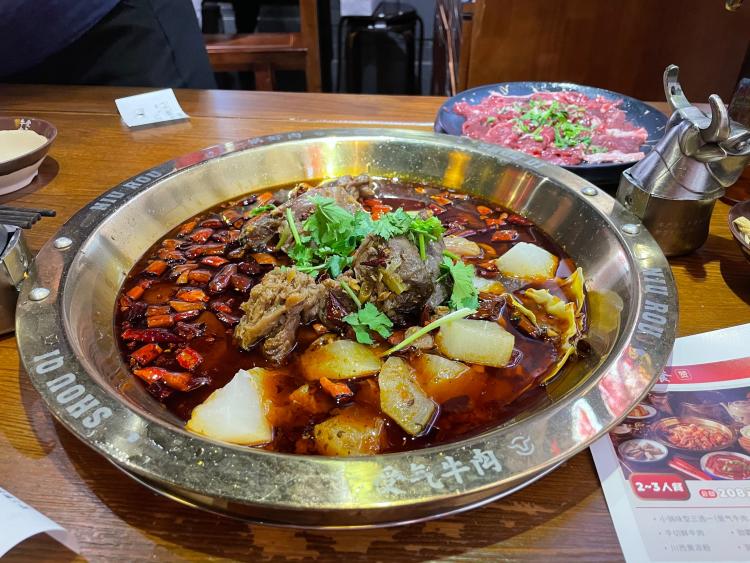 受气牛肉(来福士店)-"重庆很火的耙牛肉火锅店 开了有好几家连锁.