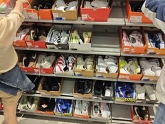 -NIKE上海青浦换季优惠店