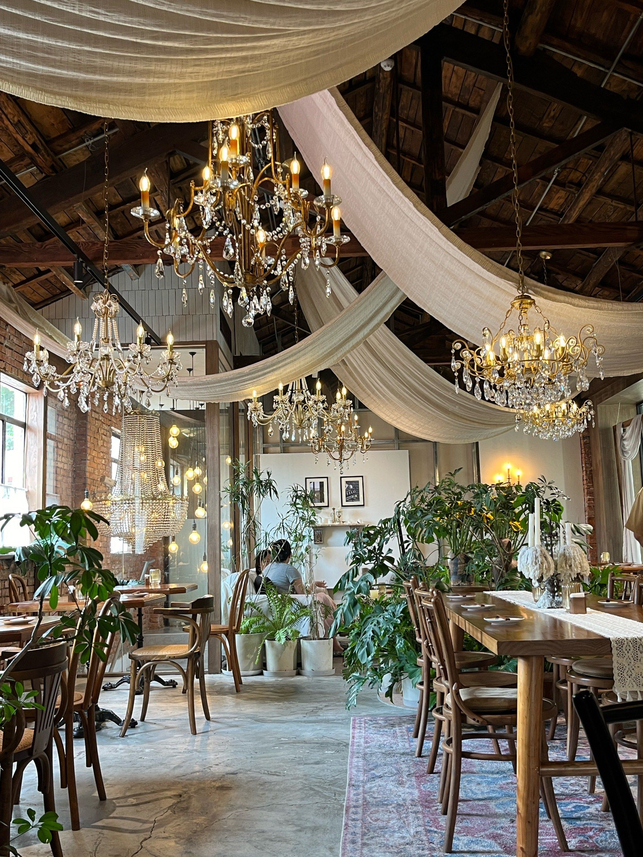 发现一家超美风格餐厅