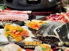 -围炉肉舍•炭烤活鳗•丹东海鲜烤肉(步行街店)