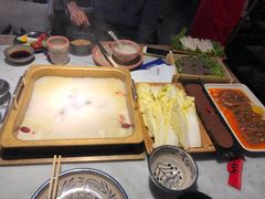 -尚尚仙·酸汤猪手·猪肚鸡火锅(华联万柳购物中心店)