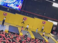 -嘿哟动霸CHUA·新潮玩运动娱乐中心·蹦床滑冰团建乐园
