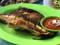 -明记烧鱼美味店