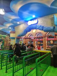 -维佳童话镇演出现场(徐东店)