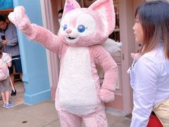 -小镇影院迪士尼小熊Duffy与他的朋友合影地