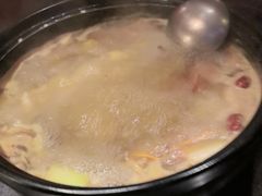 乌鸡菌汤锅-芸鲜季·云南野生菌餐厅· 云南风物味研社(闵行店)