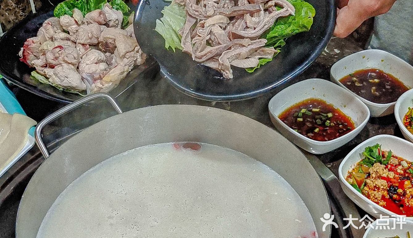 这碗奶呼呼的猪肚鸡汤简直绝了❗❗一口沦陷  