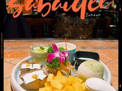 特色甜品拼盘-萨芭蒂高空花园餐酒吧