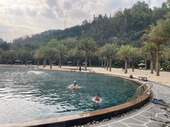 -腾冲洞山温泉村
