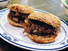 烧饼夹烧牛羊肉-老爆肚满五香烧牛羊肉