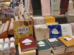 -猫的天空之城概念书店(杭州南宋御街店)