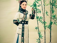 -九月鹰飞汉服摄影工作室
