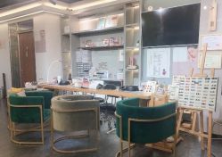 -涂tu指甲日式美甲美睫店