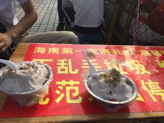 -海南大学南门小吃一条街