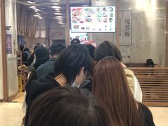 等位区-小满手工粉(上海月星环球港店)