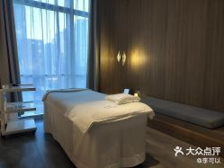 -AURAS璈然科技护肤中心