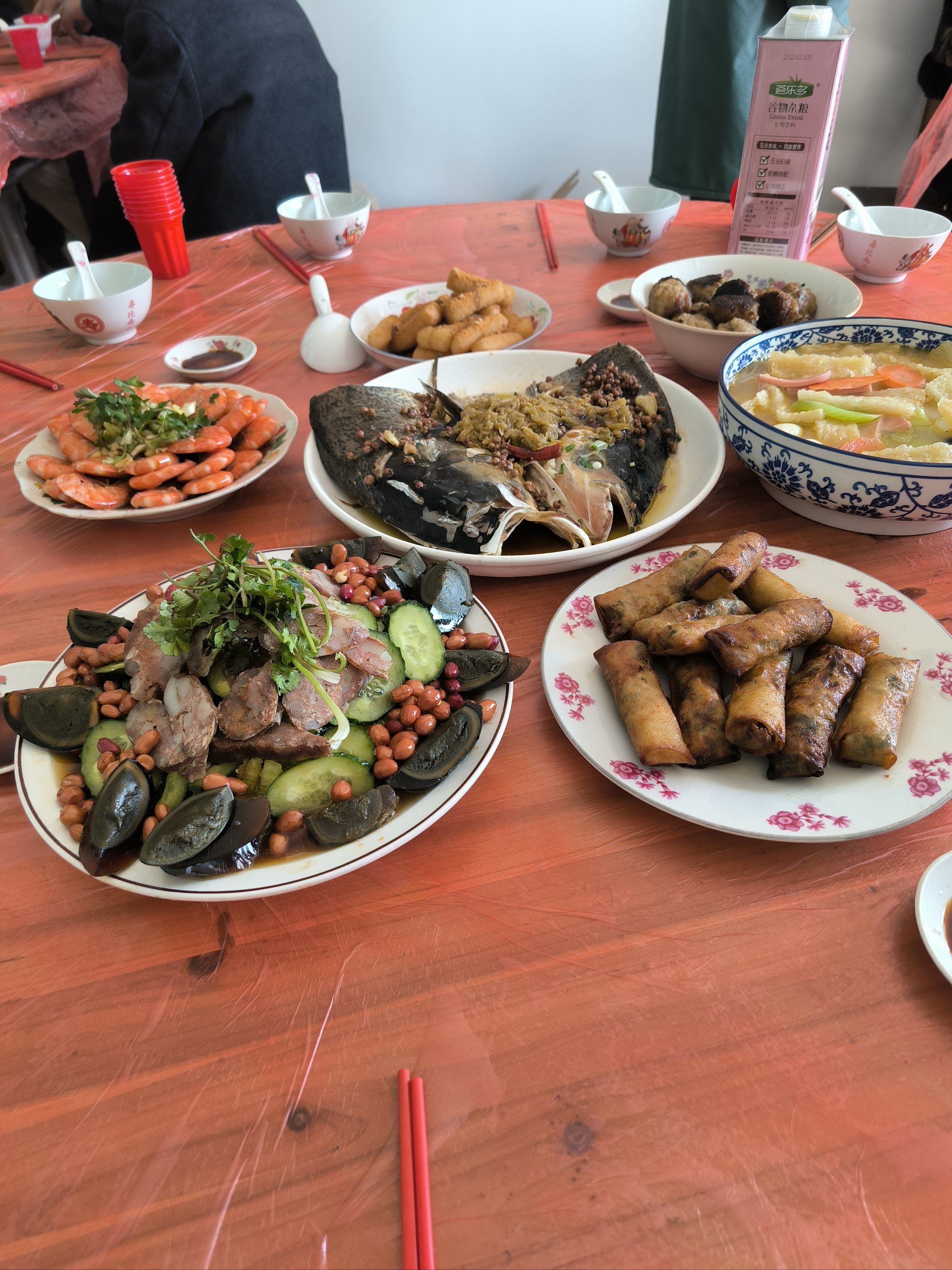 天天领红包八大碗好像还不如村里的席好吃,过年的饭店流水席不可以有