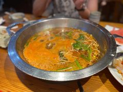 -野山舂·贵州现舂酸汤火锅(鸿通城店)