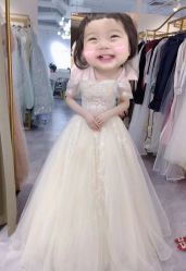 -现代经典婚纱摄影