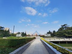 -龙华烈士纪念馆-停车场