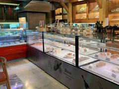 面包甜点陈列柜-丽都DELICATESSEN熟食店