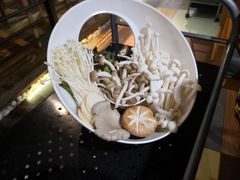 -洪氏嗨捞·广东猪肚鸡·椰子鸡火锅(西咸万象城店)