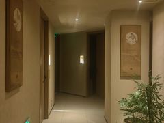 -灸春堂·艾灸·痛症·整脊连锁(之江银泰店)