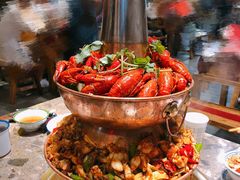 -沪小二炭火蛙锅(淮海中路美食不夜城店)