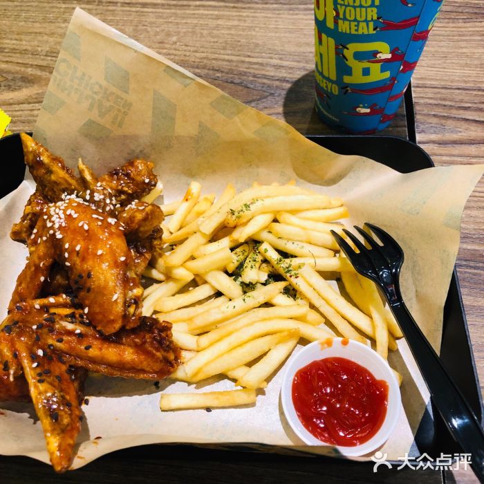 JINJJA Chicken @ Clementi Mall炸鸡薯条拼盘图片