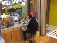 -MiRi眼镜连锁·蔡司·尼康控优点合作店(莘庄店)