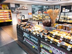 面包甜点陈列柜-欧式面包坊(青岛万象城店)