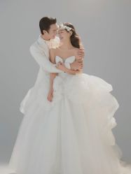 -至臻微拉婚纱摄影