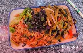 Pork Stir-fried with Luosifen Noodles
