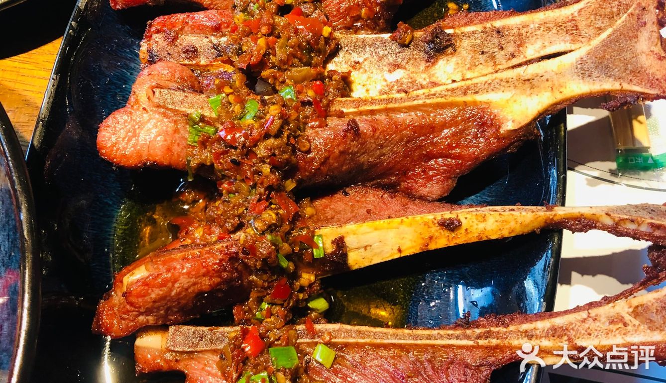 很有嚼劲手抓扇子骨有烧烤范儿是年轻人的最爱