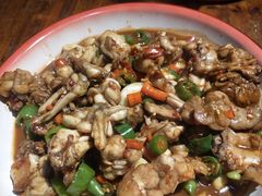 红烧牛蛙-老三样·美食研究中心(世贸路店)