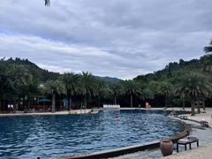 -腾冲洞山温泉村