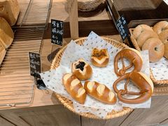 -沁屋面包店(人民东路店)