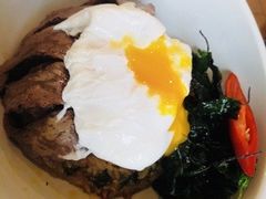 -Chom Cafe and Restaurant