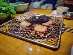 雪花80％厚切牛舌-老炉家木炭烤肉(长江国际店)