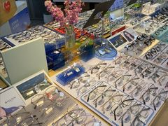 -天空之镜眼镜店蔡司依视路配镜授权零售店(望京颐堤港店)