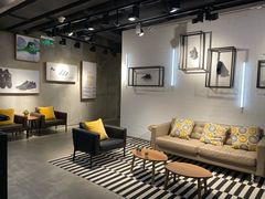 -阿迪达斯(百联徐汇商业广场运动旗舰店)